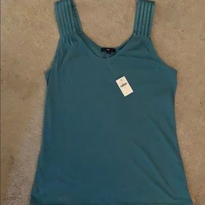 Gap tank top size small NWT